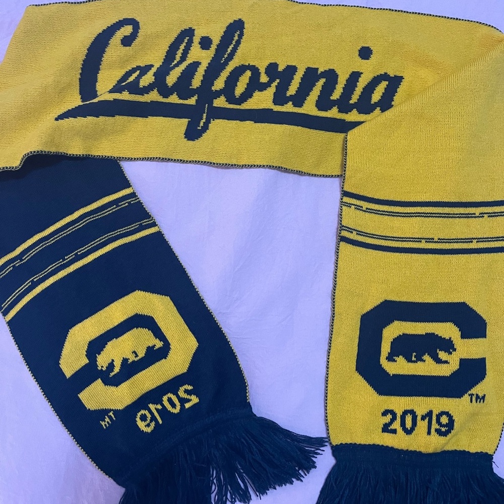 Cal scarf